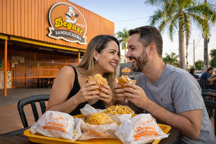 sanduíche artesanal, delivery Santa Luzia, Degust Sanduicheria, lanche rápido, combos promocionais